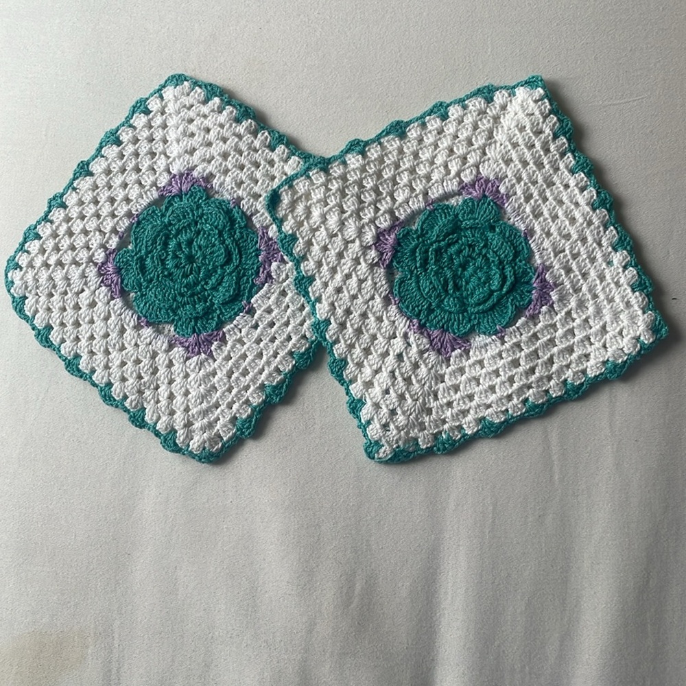 CROCHETED FLOWER HOT PAD SET - HANDMADE